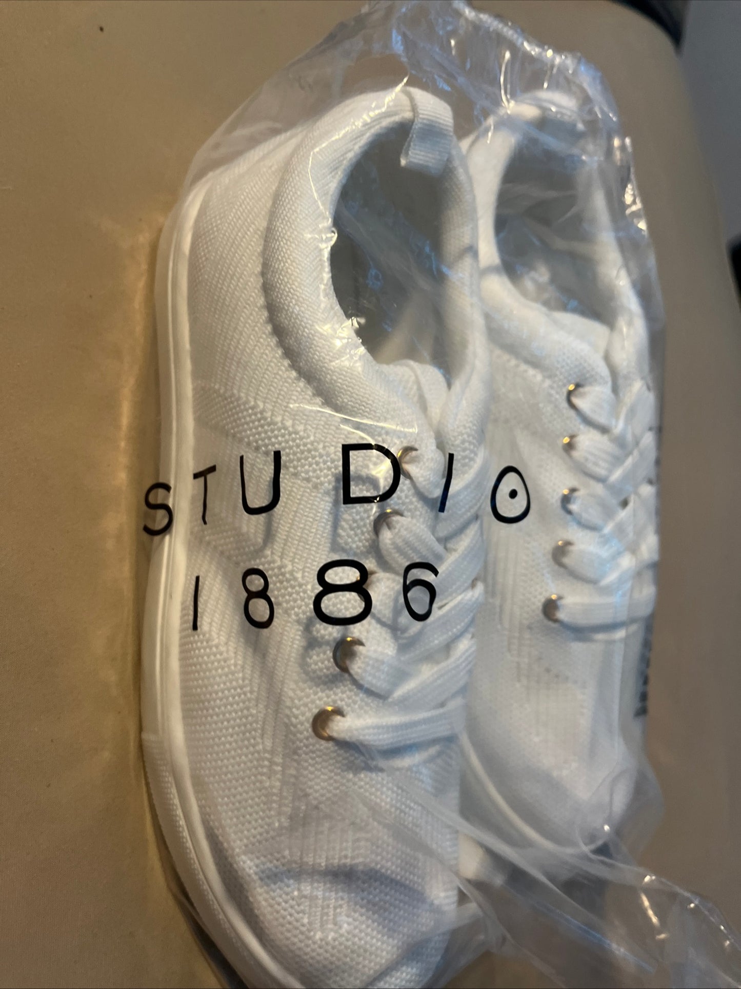 size 8 Avon Studio 1886 white tennis shoes