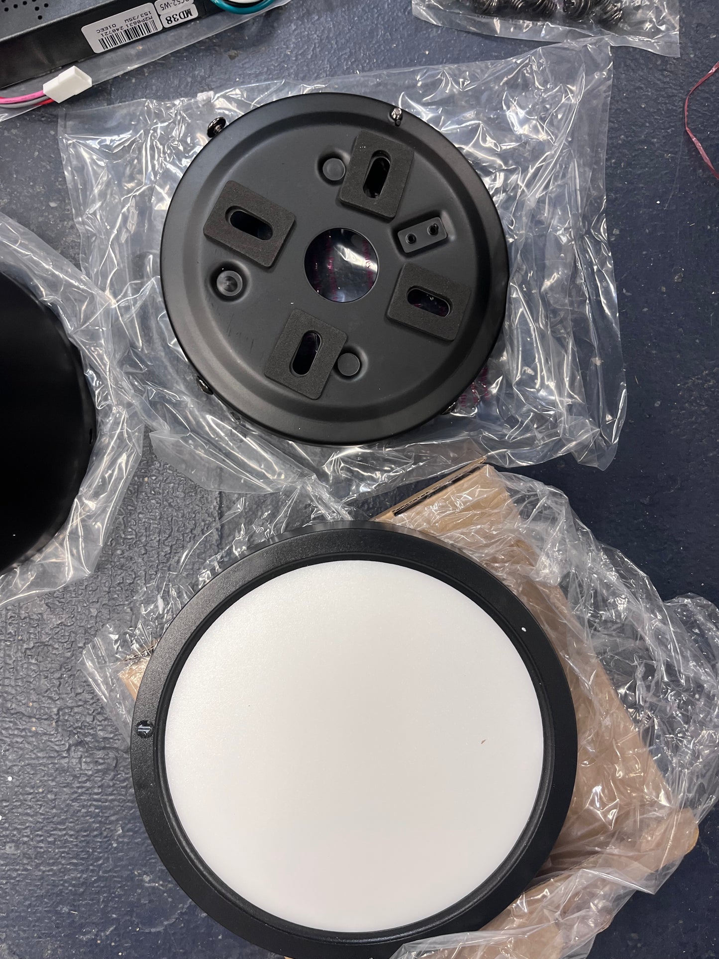 Open Box ocioc WFIVE 52-in Integrated LED Flush Mount Matte Black with Matte Black