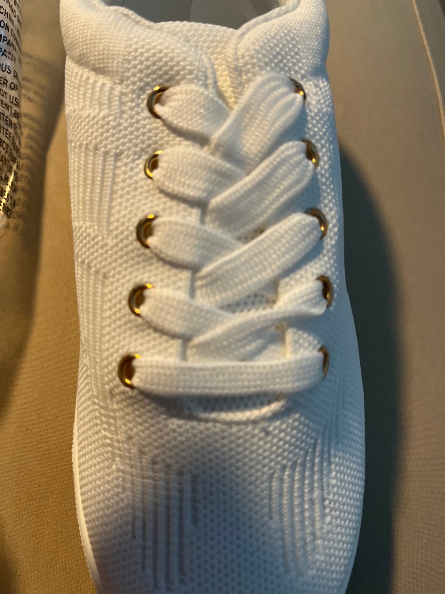 size 8 Avon Studio 1886 white tennis shoes