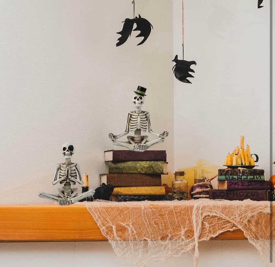 Open Box New OYATON Halloween Decorations Indoor, Gothic Skeleton Couple Decor for Home & Office, 2 Pack Small Resin Skull Figurines, Spooky Tabletop