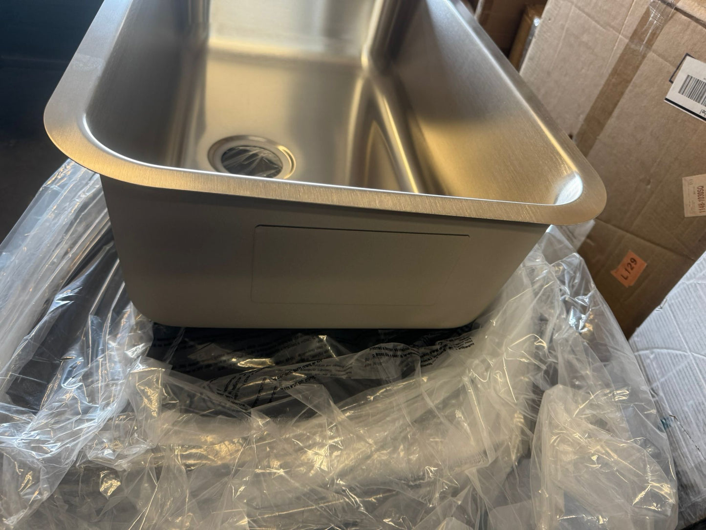 Open Box Glacier Bay Builder 30 in. Undermount Single Bowl 18 Gauge Stainless Steel Kitchen Sink with Strainer