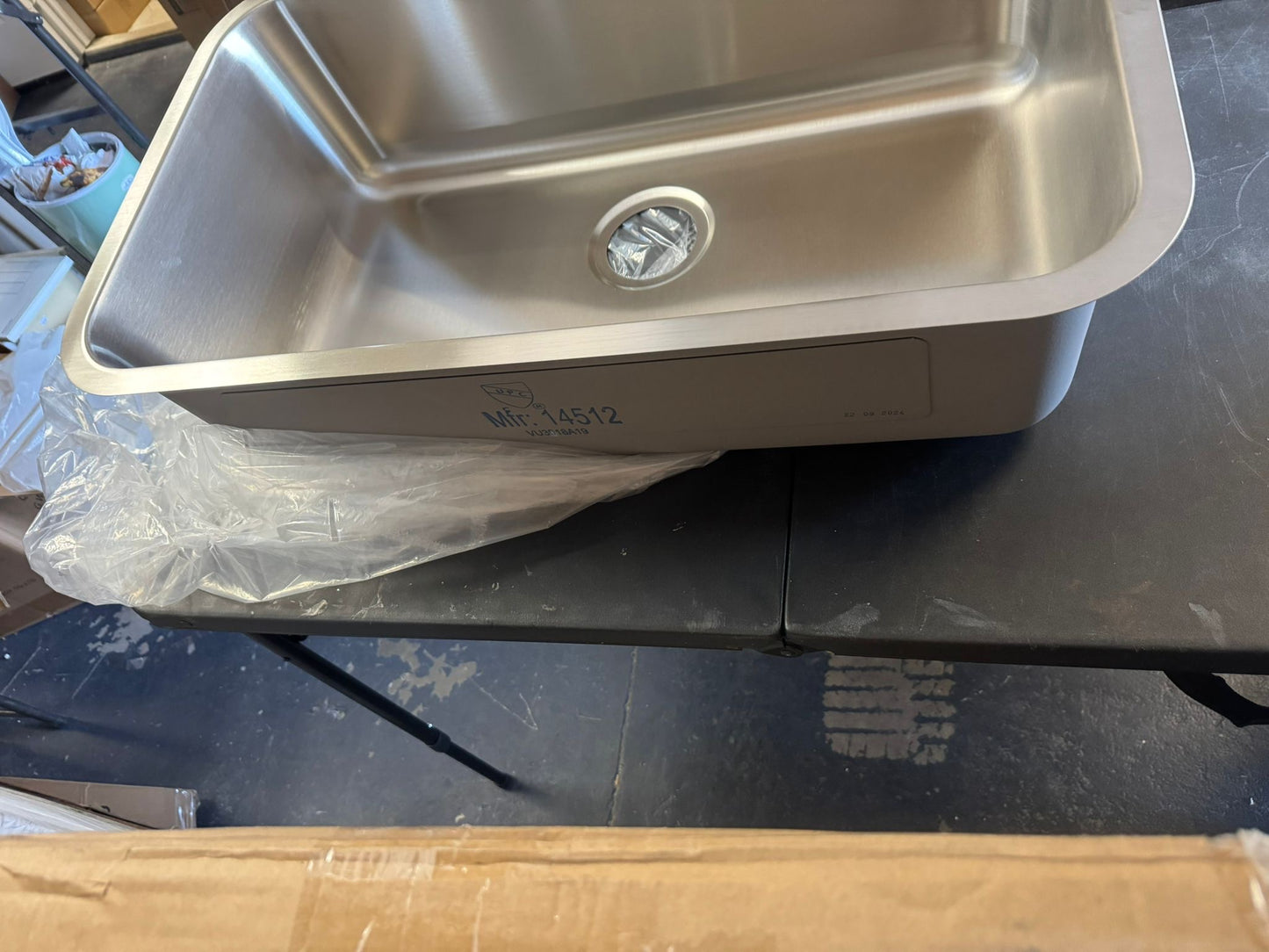 Open Box Glacier Bay Builder 30 in. Undermount Single Bowl 18 Gauge Stainless Steel Kitchen Sink with Strainer