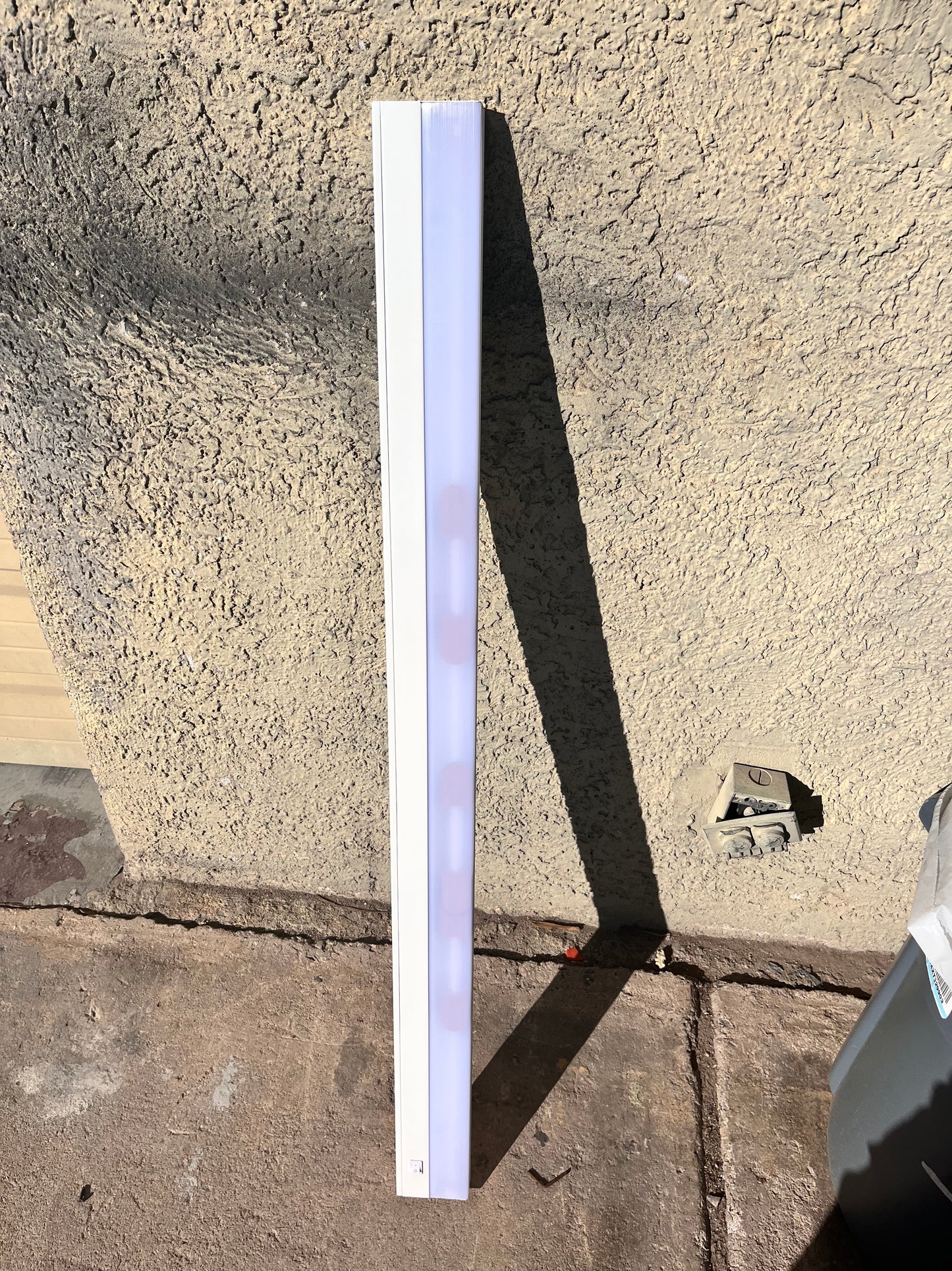 Open Box New Kichler 10044WH DIRECT-WIRE FLUORESCENT 28W