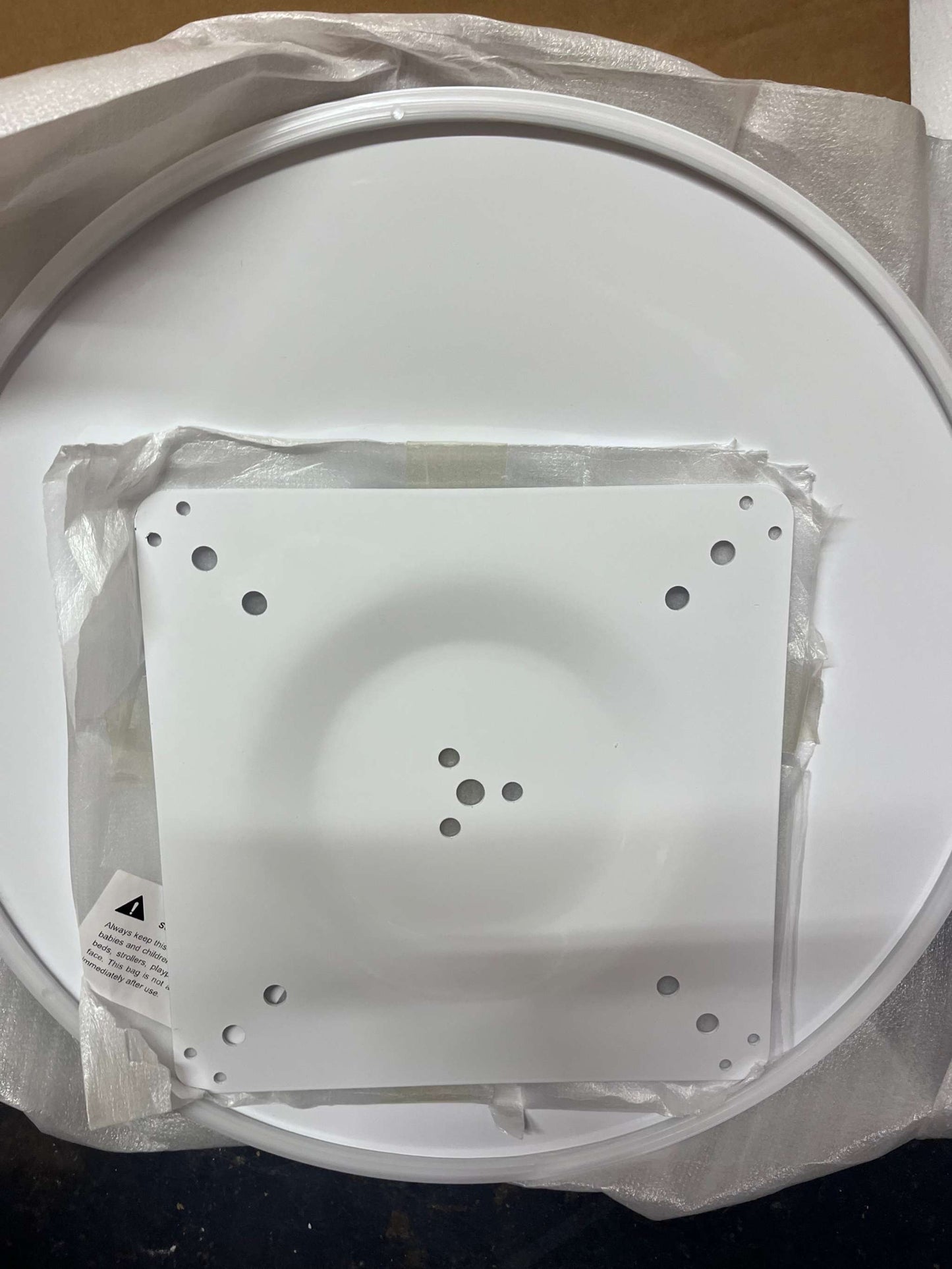 Wade Logan Amelia-Lillie Round Pedestal Dining Table