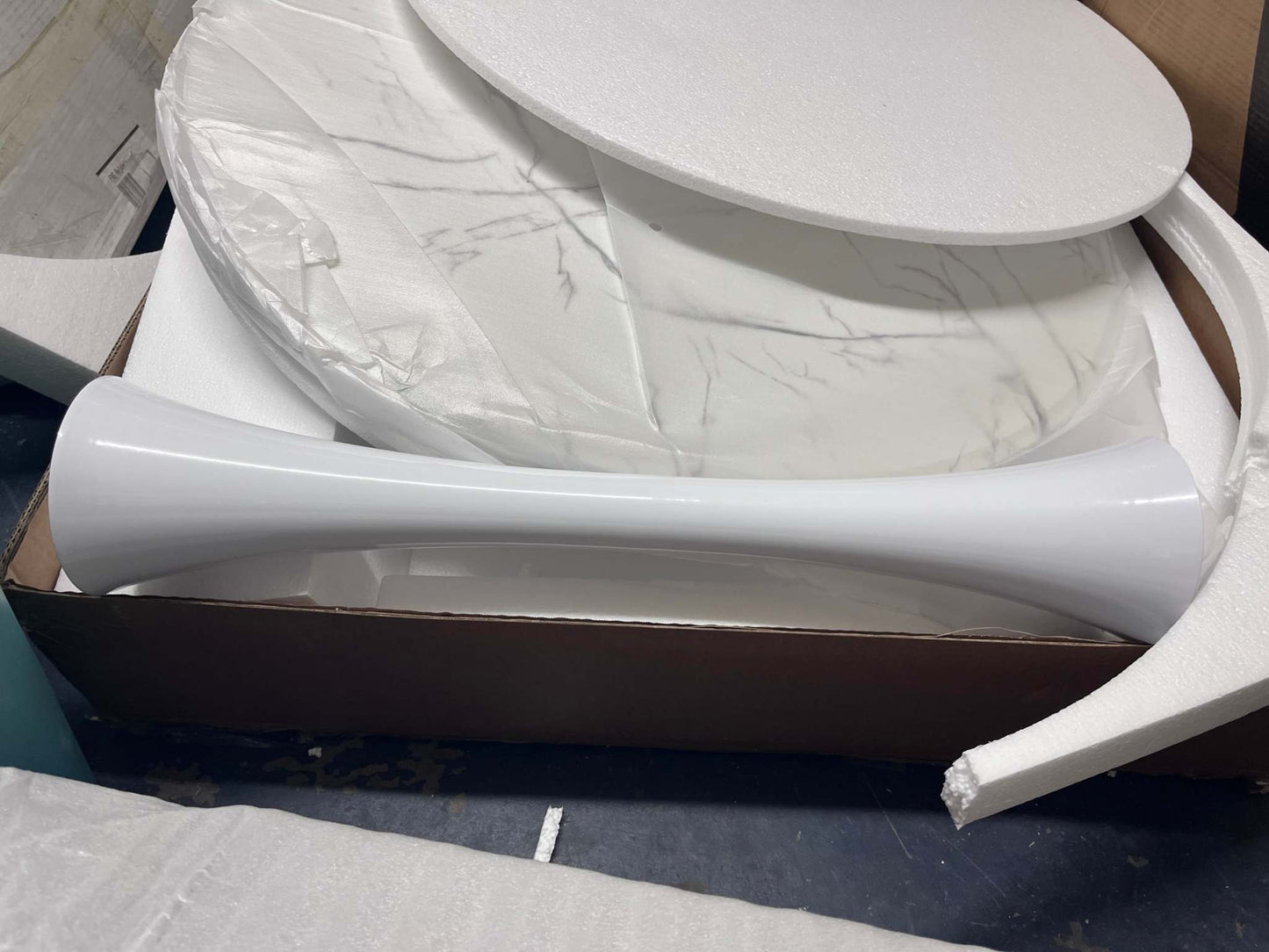 Wade Logan Amelia-Lillie Round Pedestal Dining Table