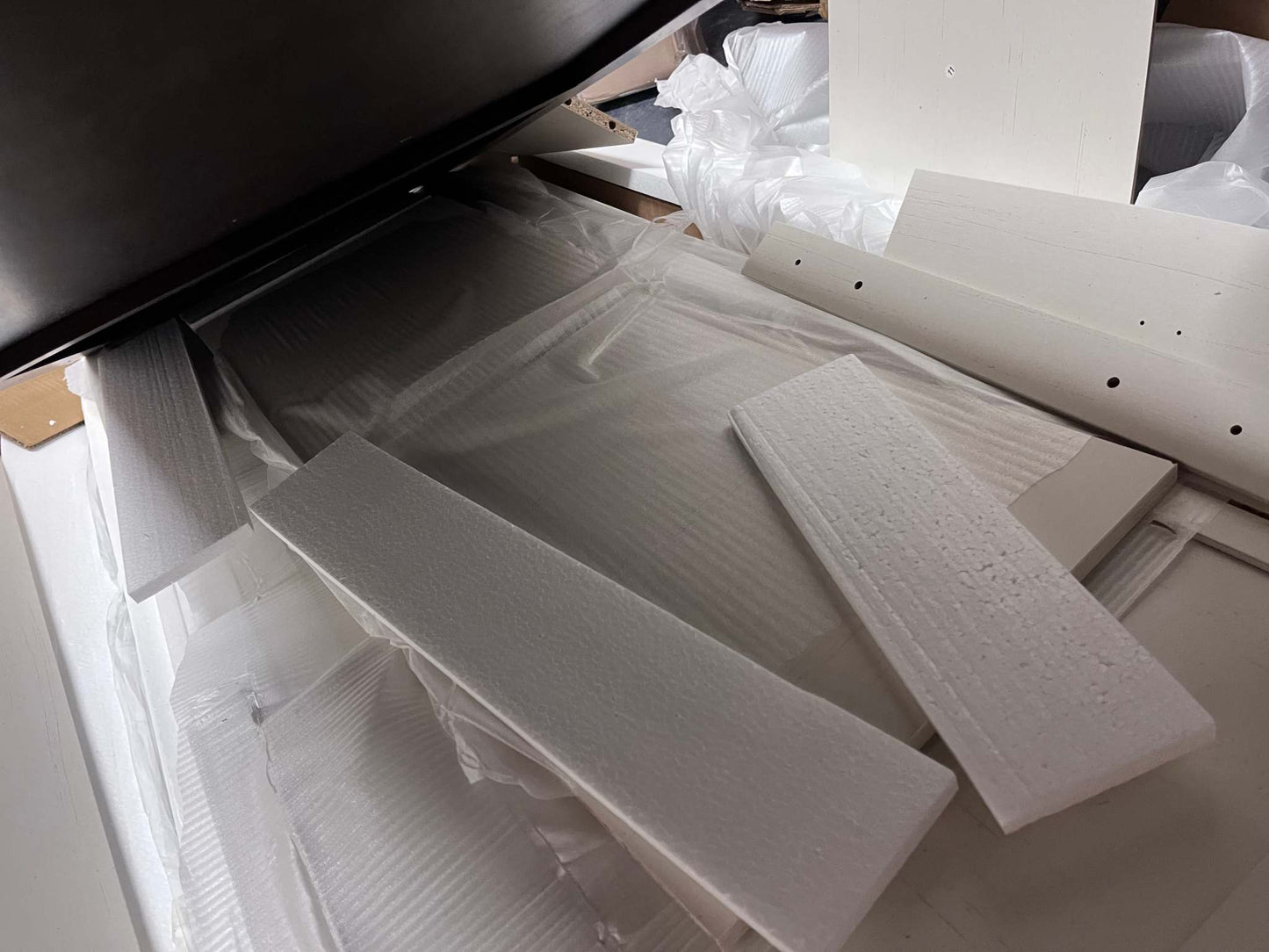 Jaquavion Coffee Table, •ul 66 Farmhouse Lift Top Coffee Table