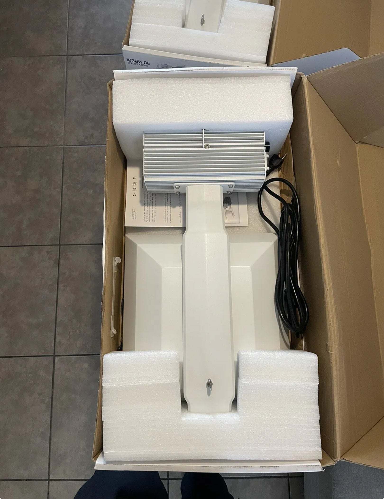 Luxx Lighting Double Ended 1000 Watt HPS Grow Light Fixture with L7-15P 15A 277V - Selzalot
