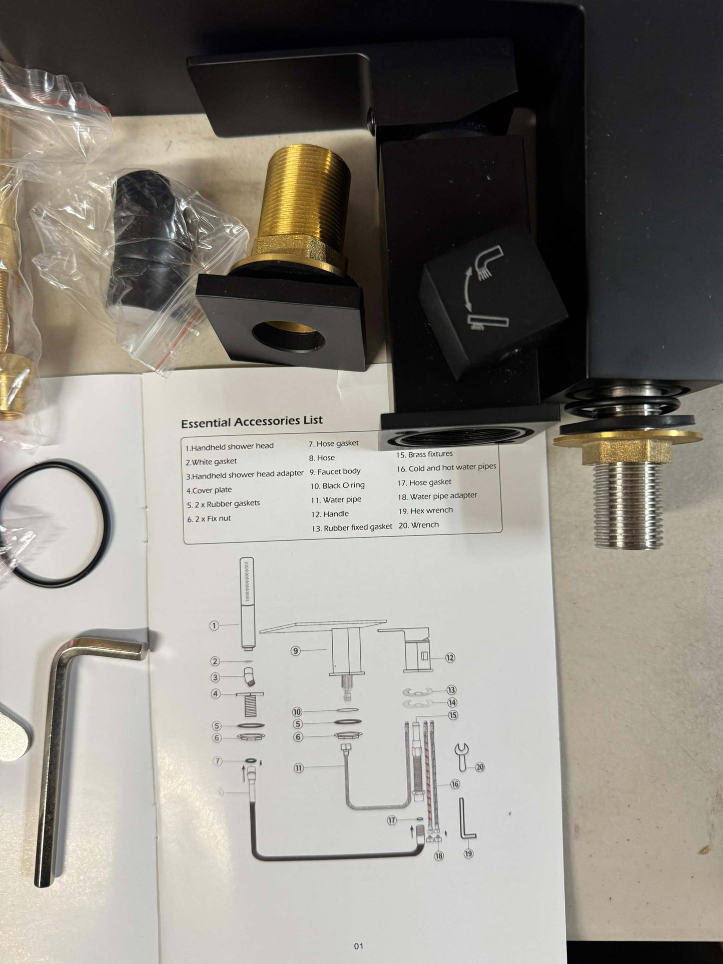 BESy 1 Handle Solid Brass Tub Faucet Deck Mounted Roman Bathtub Faucet with 2 Function Handshower and Diverter B_BTF_00003_03_BK