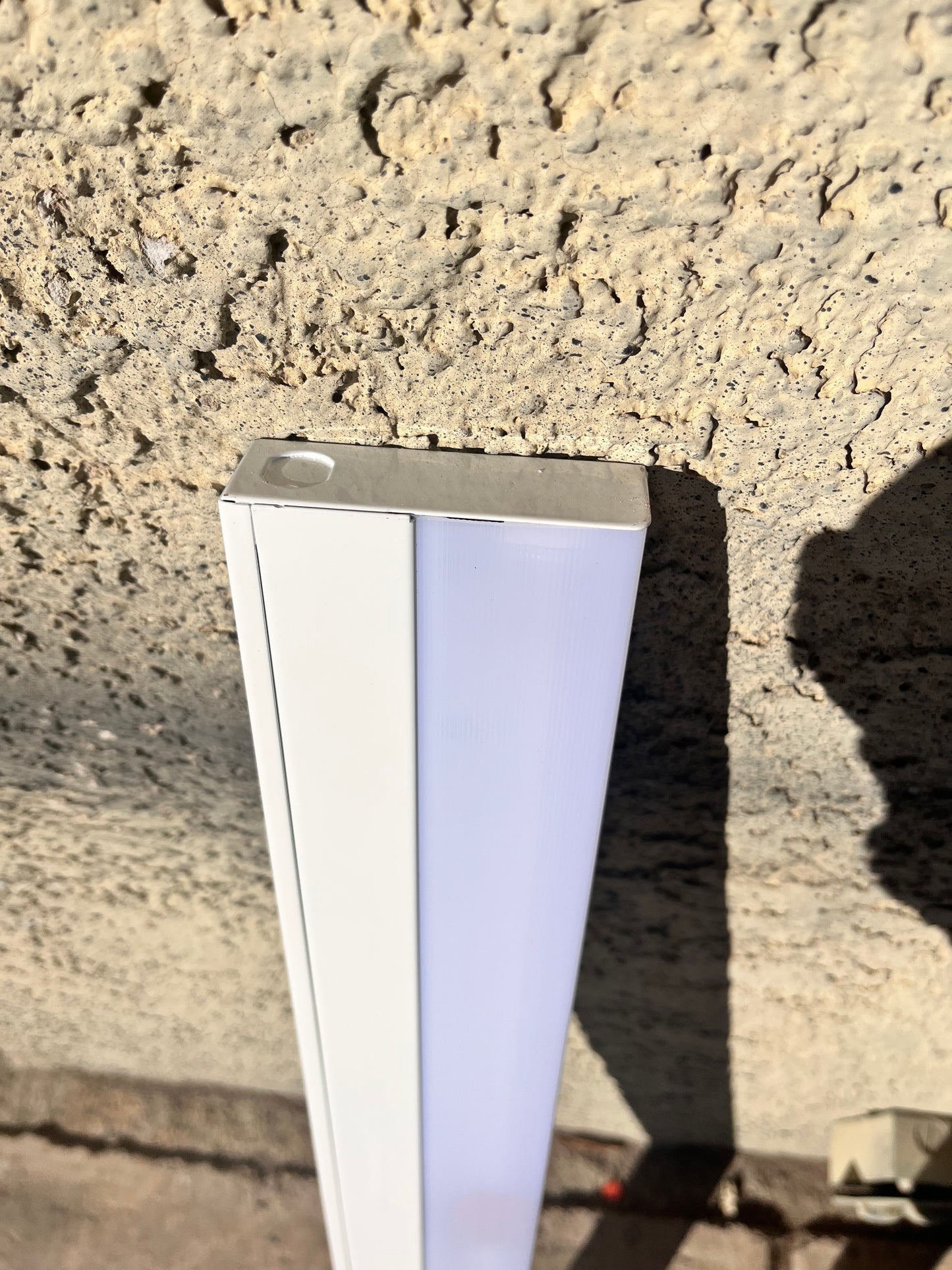 Open Box New Kichler 10044WH DIRECT-WIRE FLUORESCENT 28W