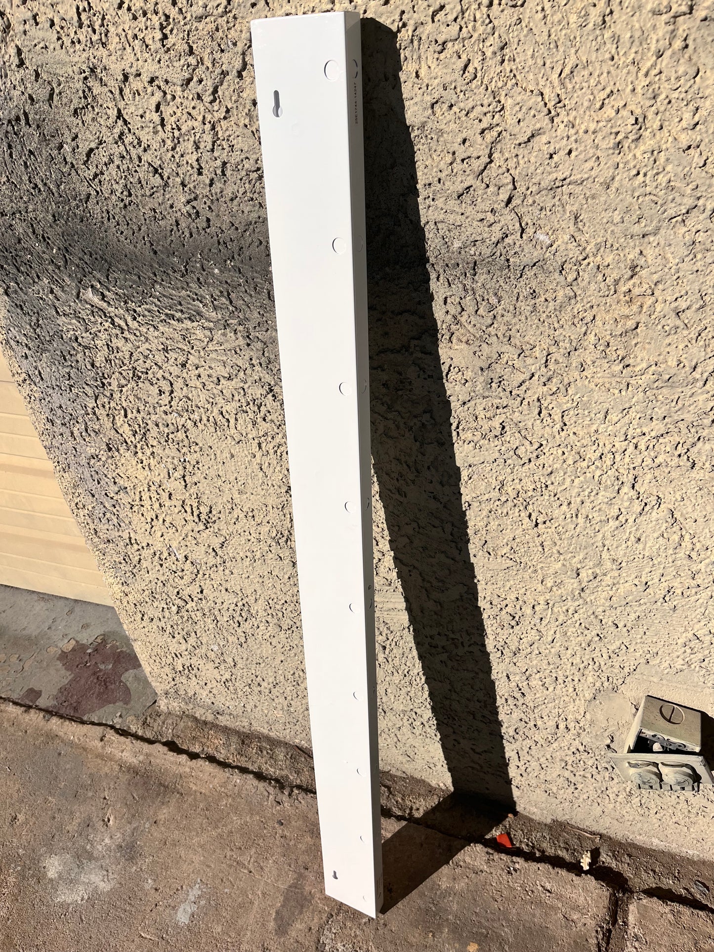 Open Box New Kichler 10044WH DIRECT-WIRE FLUORESCENT 28W