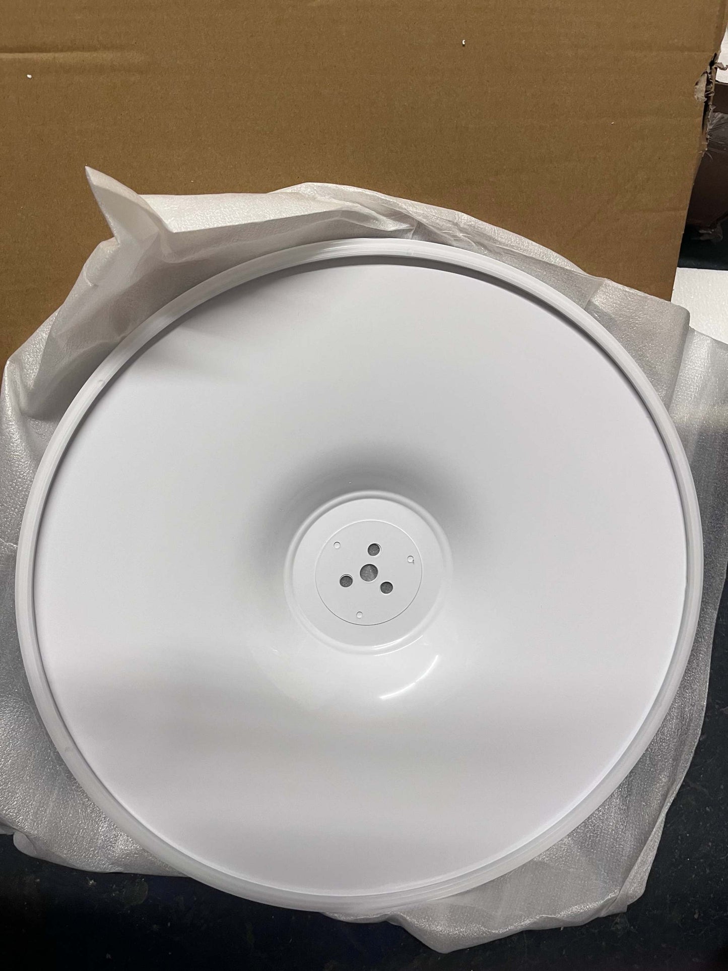 Wade Logan Amelia-Lillie Round Pedestal Dining Table