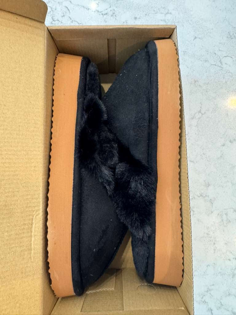 Open Box New Stlozpa Platform Slippers for Women Memory Foam,Fluffy Comfy Soft Warm Slippers for Women, Slip On Plush Bedroom Shoes Women Indoor and O
