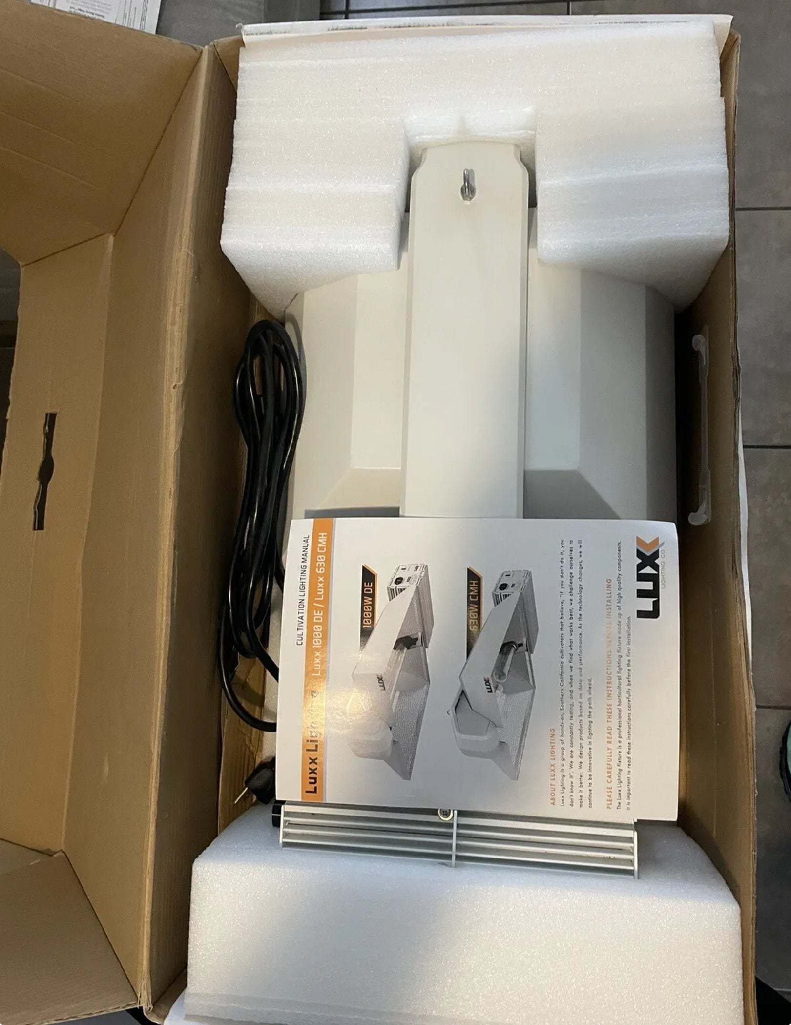 Luxx Lighting Double Ended 1000 Watt HPS Grow Light Fixture with L7-15P 15A 277V - Selzalot