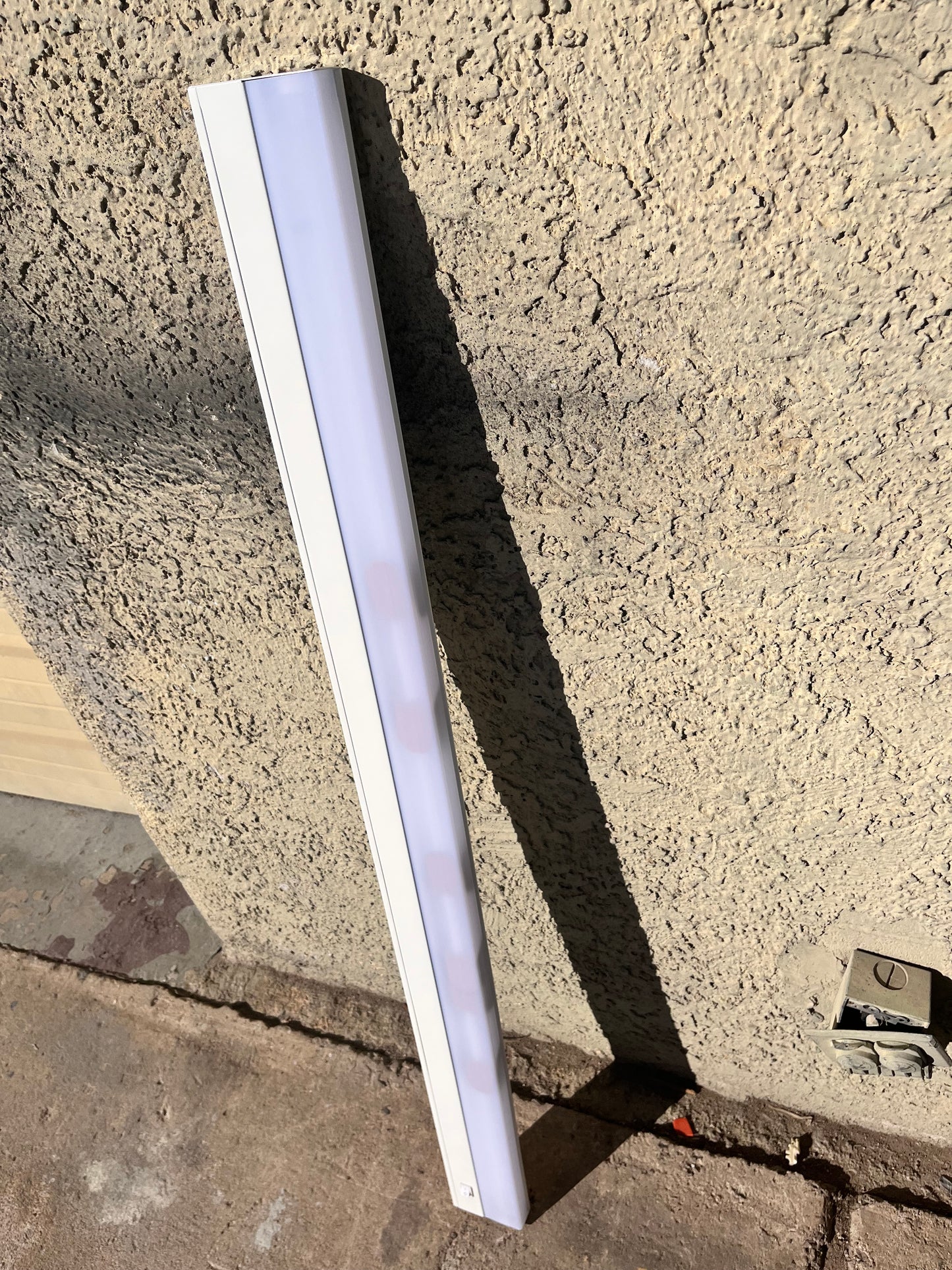 Open Box New Kichler 10044WH DIRECT-WIRE FLUORESCENT 28W