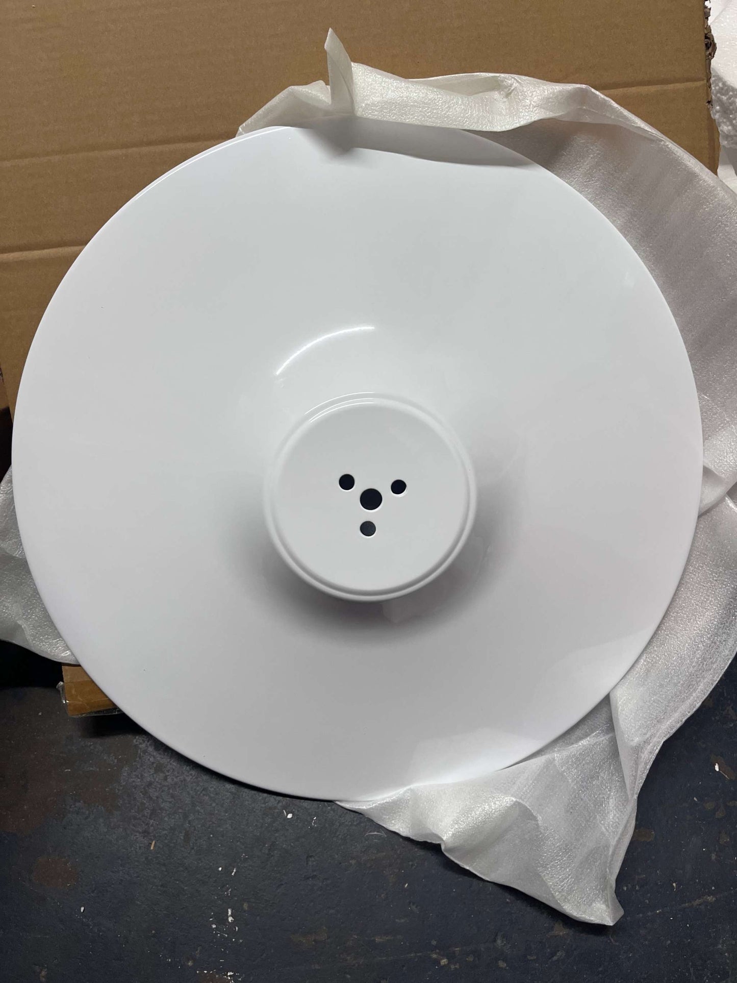 Wade Logan Amelia-Lillie Round Pedestal Dining Table