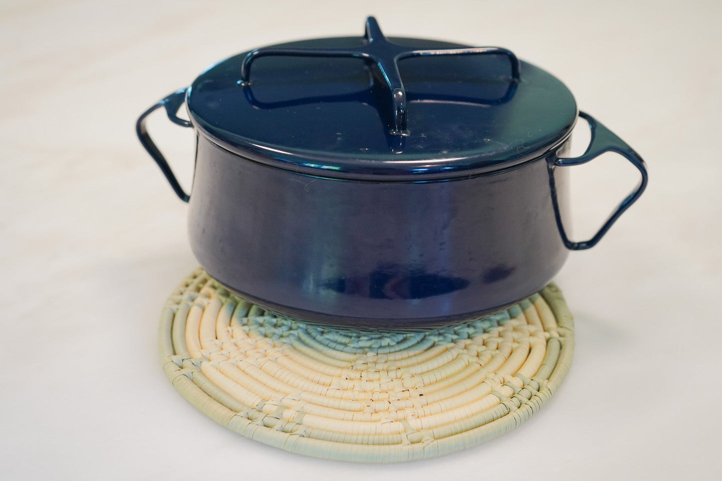 Round 8 inch Trivet with Sage Trim