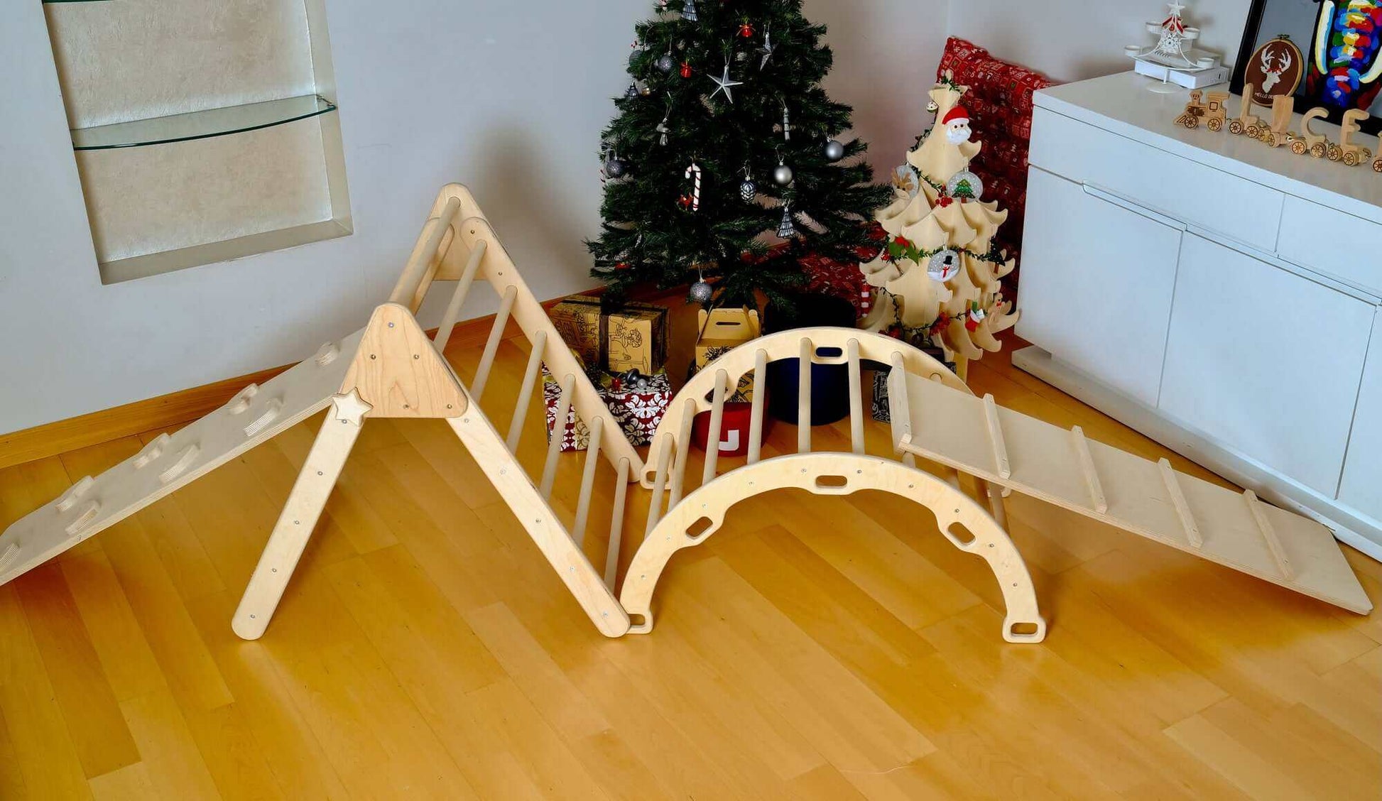 Montessori Climbing Set 5 pieces indoor playset made of natural birch plywood and linden wood in a playroom with Christmas decorations
