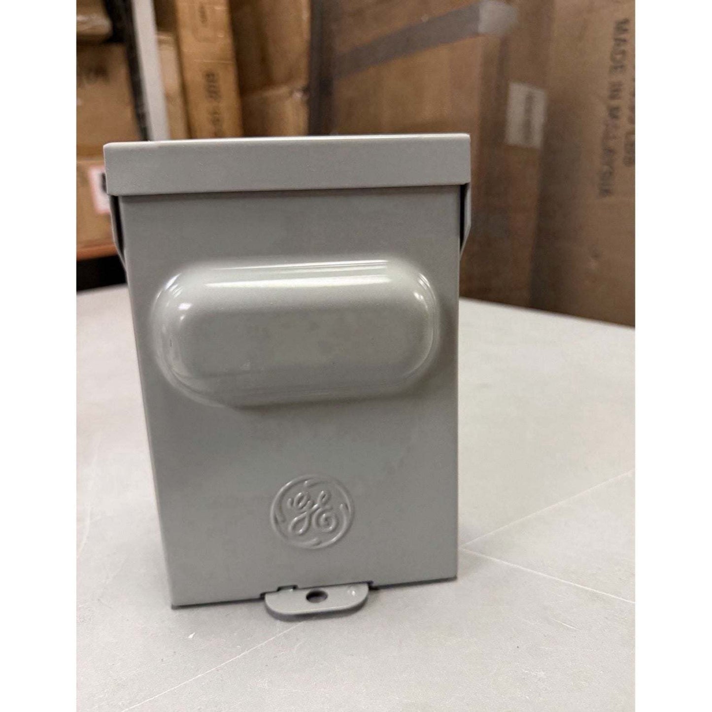 GE 30 Amp 120/240 Volt Fused AC Disconnect In Gray TF30RCP NEMA 3R