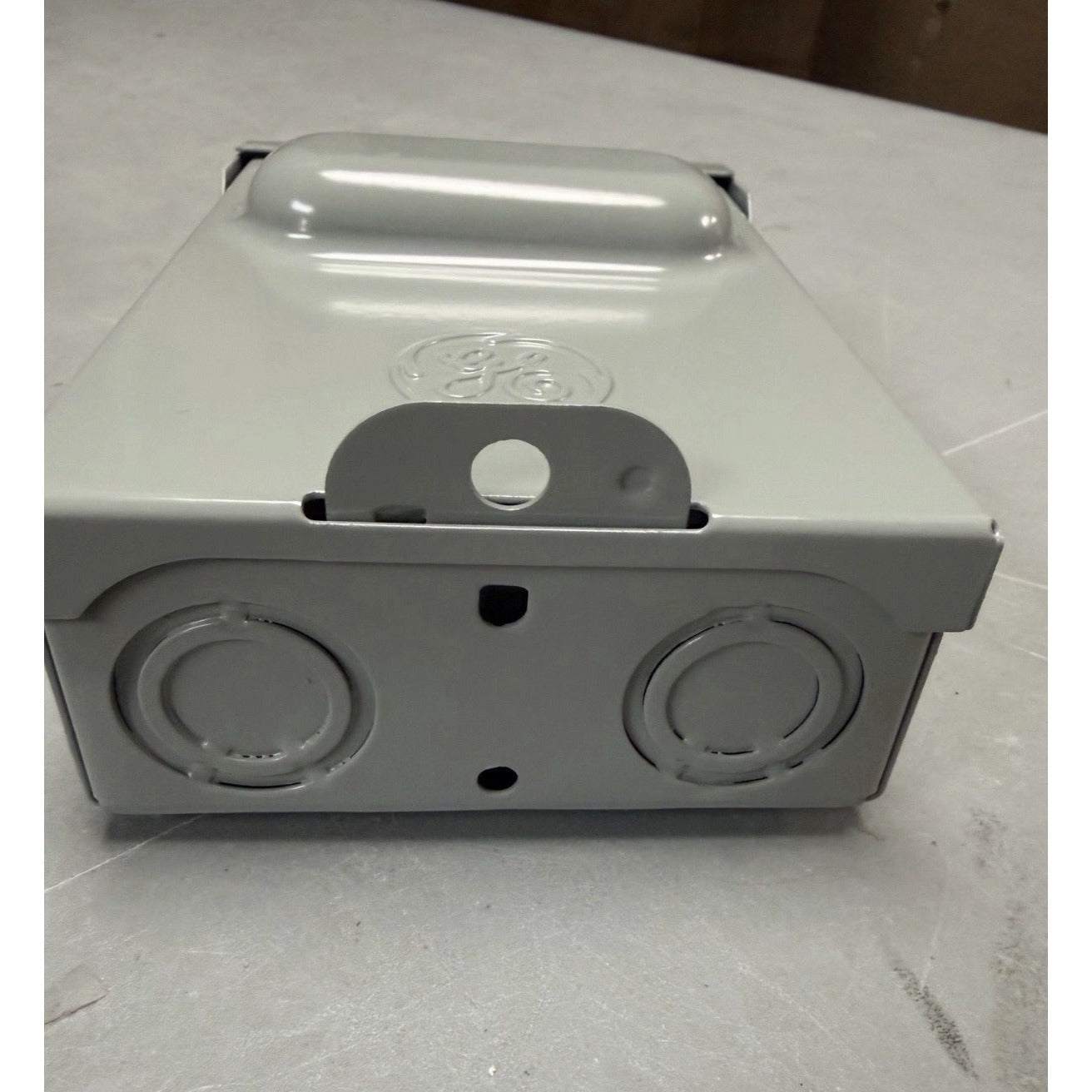 GE 30 Amp 120/240 Volt Fused AC Disconnect In Gray TF30RCP NEMA 3R