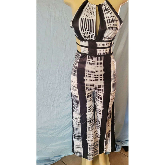 Mundefeis black and white patterned tie-back pantsuit on mannequin