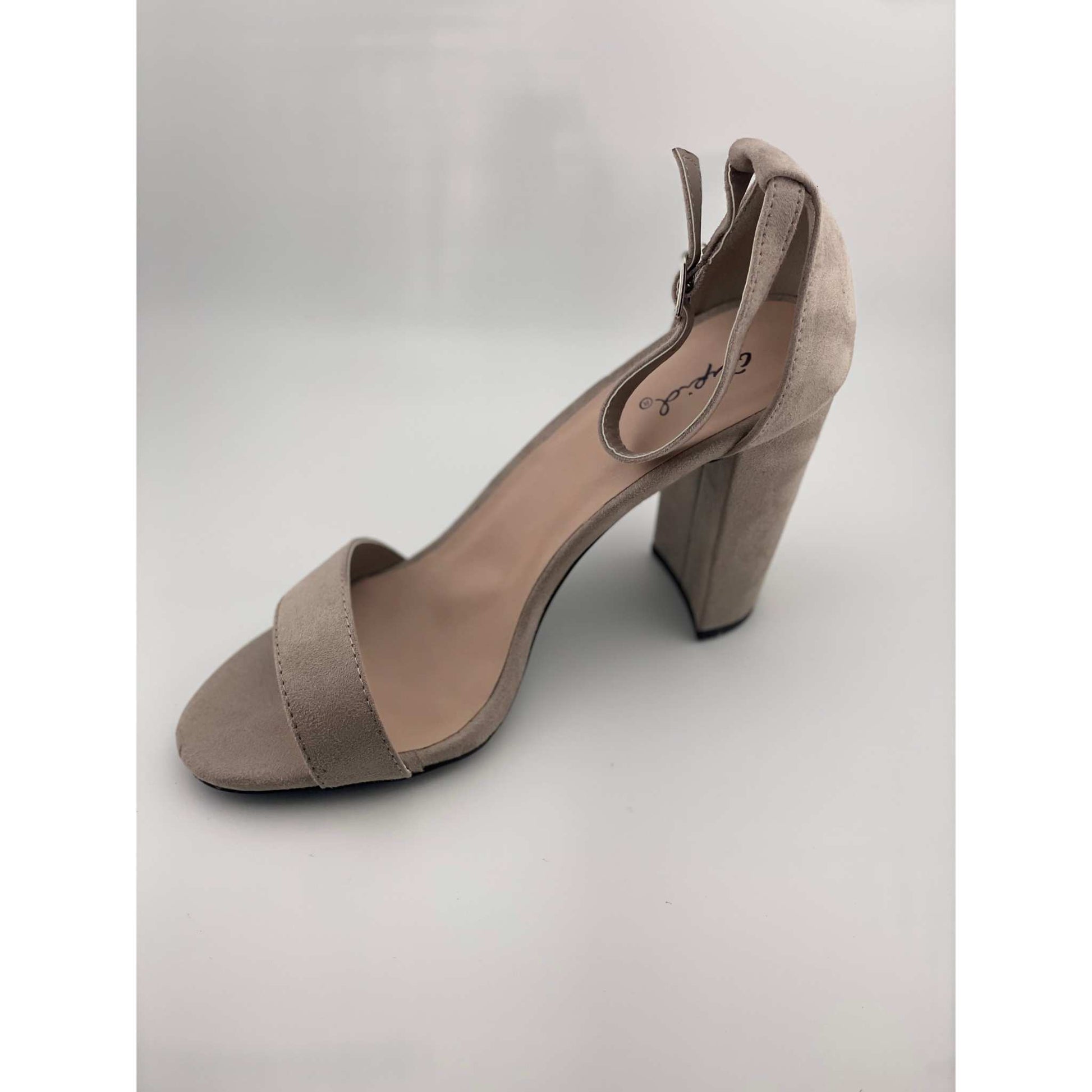 Qupid Women's Single Sole Sandal with Chunky Heel Heeled - Selzalot